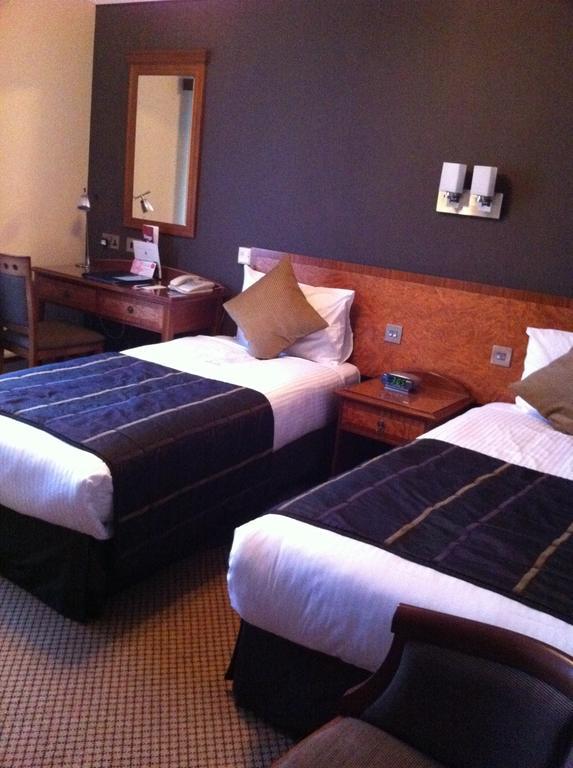 אנפילד The Royal Chace Hotel מראה חיצוני תמונה