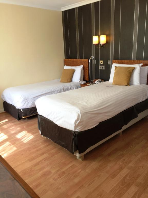 אנפילד The Royal Chace Hotel מראה חיצוני תמונה