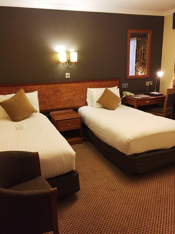 אנפילד The Royal Chace Hotel מראה חיצוני תמונה