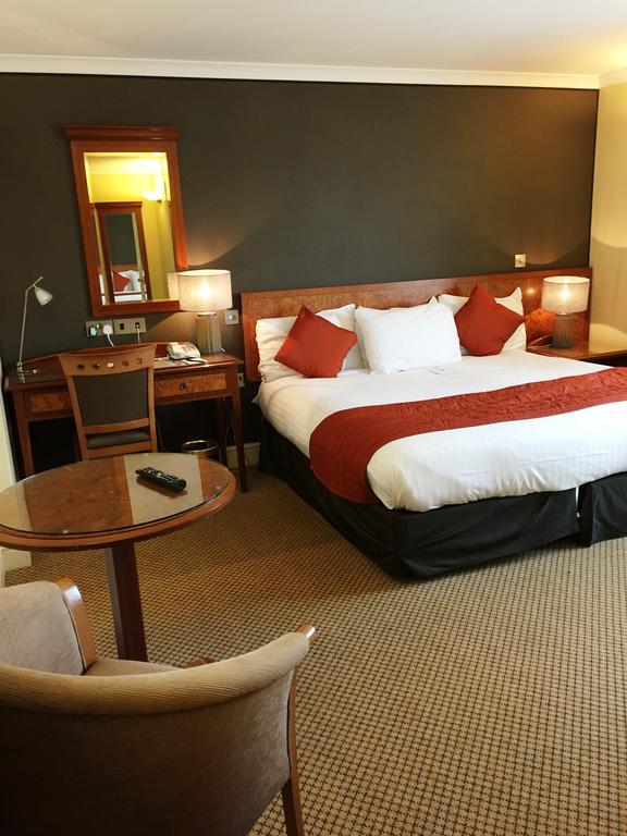 אנפילד The Royal Chace Hotel מראה חיצוני תמונה