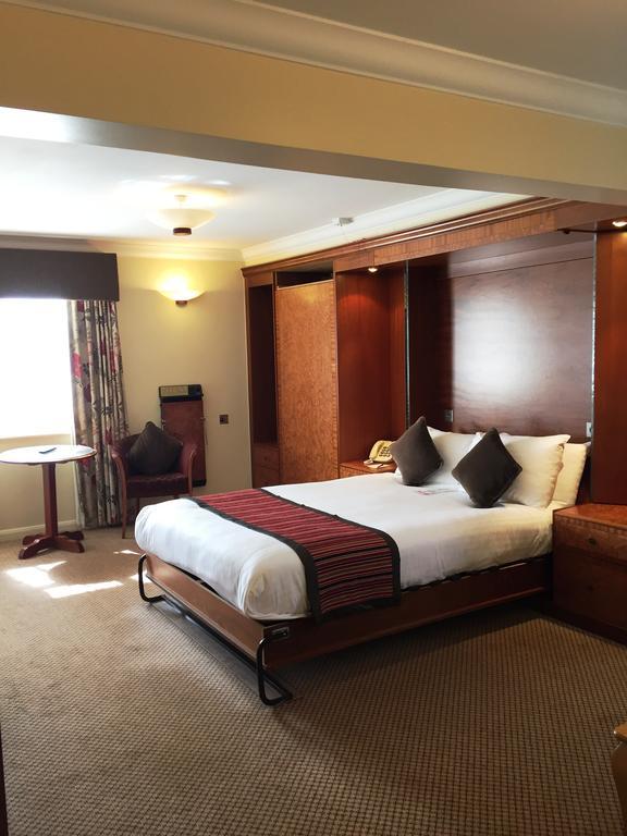 אנפילד The Royal Chace Hotel מראה חיצוני תמונה