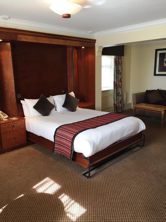 אנפילד The Royal Chace Hotel מראה חיצוני תמונה